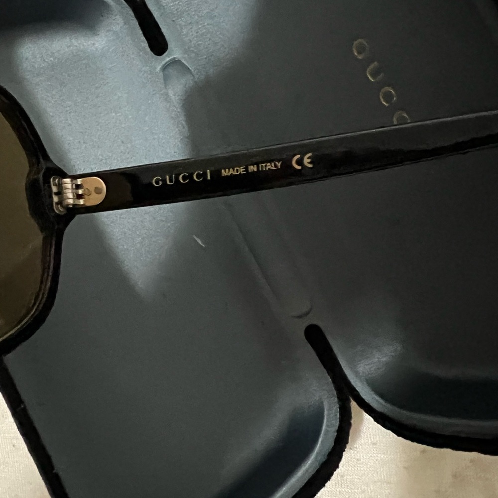 Gucci Women's Sunglasses GG0778S 006 Black/Yellow Lens Oversized 63mm - Picture 7 of 9